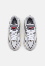 Carica l'immagine nel visualizzatore di Gallery, New Balance
9060 UNISEX - Sneakers basse - grey