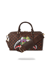 Carica l'immagine nel visualizzatore di Gallery, BORSA SPRAYGROUND MONEY CHASER MINI DUFFLE MARRONE