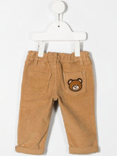 Carica l'immagine nel visualizzatore di Gallery, Moschino Kids Pantaloni con applicazione Teddy Bear