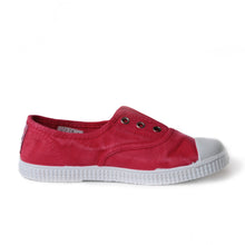 Carica l'immagine nel visualizzatore di Gallery, Chipie Shoes unisex color ciliegia