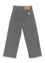 Carica l&#39;immagine nel visualizzatore di Gallery, Jeans con orlo sfrangiato
