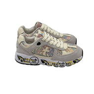 Sneakers In Beige Suede And Rhinestone Details art. Diva