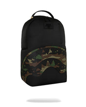 Carica l'immagine nel visualizzatore di Gallery, ZAINO SHARK CENTRAL BLACK NYLON CAMO EMBOSSED SHARK BACKPACK
