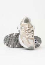 Carica l'immagine nel visualizzatore di Gallery, NEW BALANCE Sneakers 530 Lace panna e beige
