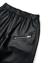 Carica l&#39;immagine nel visualizzatore di Gallery, Pantaloni in ecopelle con zip
