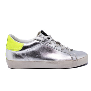 Sneakers argento con lacci