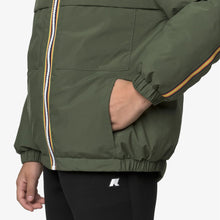 Carica l&#39;immagine nel visualizzatore di Gallery, Giubbino diegue verde K-WAY X IL GUFO
