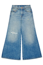 Carica l'immagine nel visualizzatore di Gallery, Jeans flare fit effetto vissuto - D-Aromy
