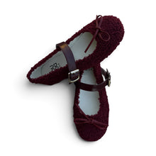 Carica l'immagine nel visualizzatore di Gallery, Ballerine bordeaux in teddy con cinturino
