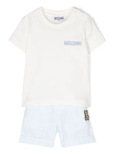 Completo t-shirt e shorts