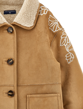 Carica l'immagine nel visualizzatore di Gallery, Ecomontone shearling con ricami
