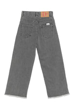 Carica l&#39;immagine nel visualizzatore di Gallery, Jeans con orlo sfrangiato
