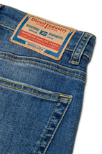 Carica l'immagine nel visualizzatore di Gallery, Jeans relaxed fit con lavaggio blu medio - D-Argjx
