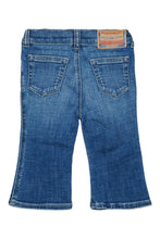 Carica l'immagine nel visualizzatore di Gallery, Jeans svasati neonata
