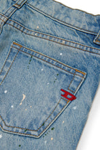 Carica l'immagine nel visualizzatore di Gallery, Jeans flare fit effetto vissuto - D-Aromy
