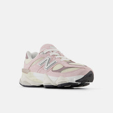 Carica l'immagine nel visualizzatore di Gallery, NEW BALANCE SNEAKERS 9060 LACE ROSE SUGAR BAMBINA
