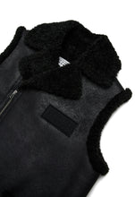 Carica l&#39;immagine nel visualizzatore di Gallery, Gilet smanicato in eco montone
