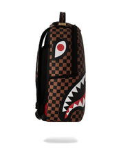 Carica l&#39;immagine nel visualizzatore di Gallery, ZAINO SPRAYGROUND 5 NIGHTS AT FREDDYS SNEAK GOLDEN FREDDY DLXSV BACKPACK MARRONE
