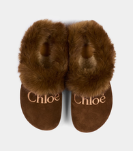 Carica l'immagine nel visualizzatore di Gallery, Slippers con logo e pelo

