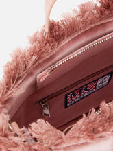 Carica l'immagine nel visualizzatore di Gallery, BORSA MINI VANITY ROSA IN VELLUTO CON RICAMO LOGO

