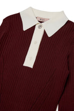 Carica l'immagine nel visualizzatore di Gallery, Pullover a costine con colletto contrasto
