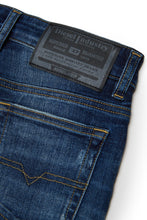 Carica l'immagine nel visualizzatore di Gallery, Jeans relaxed fit jeans in medium blue wash - D-Maki
