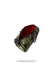 Carica l&#39;immagine nel visualizzatore di Gallery, Borsa da viaggio WOODLAND CAMO CHECK CHAIN DUFFLE
