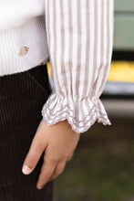 Carica l'immagine nel visualizzatore di Gallery, Camicia a righe con colletto volante
