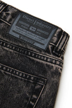 Carica l'immagine nel visualizzatore di Gallery, Relaxed fit gray wash jeans - D-Milty
