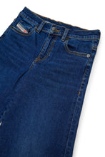 Carica l'immagine nel visualizzatore di Gallery, Jeans flare fit blu medio -1978
