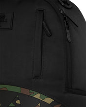 Carica l'immagine nel visualizzatore di Gallery, ZAINO SHARK CENTRAL BLACK NYLON CAMO EMBOSSED SHARK BACKPACK
