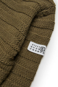 Pullover in misto lana a coste con rotture