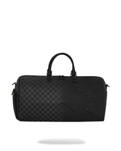 Carica l&#39;immagine nel visualizzatore di Gallery, BORSA SPRAYGROUND HALF SPRITZ BLACK/GREY CHECK DUFFLE
