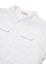 Carica l'immagine nel visualizzatore di Gallery, Camicia con applicazione a fiori
