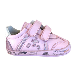 Scarpe da culla rosa con strappi