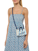Carica l&#39;immagine nel visualizzatore di Gallery, PHONE BAG IN CANVAS DI COTONE CON STAMPA A RIGHE AZZURRE
