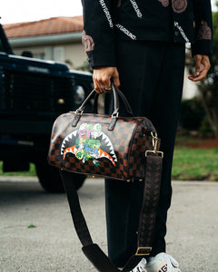 BORSA SPRAYGROUND MONEY CHASER MINI DUFFLE MARRONE