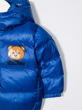 Carica l&#39;immagine nel visualizzatore di Gallery, Moschino Kids Giacca imbottita Teddy Bear con cappuccio
